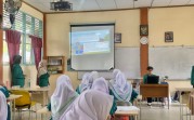 SMK Farmasi Ikasari Pekanbaru Ikuti Sosialisasi Terkait Peran Bahasa Indonesia Mencegah Penyebaran Radikalisme di Era Digital