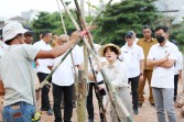 Li Claudia Tanam Pohon di DAS Baloi Indah, Awali Penataan Kawasan Jadi Taman Kota