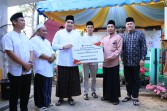 Safari Ramadan Ke-4, Bupati Roby Kurniawan Serahkan Bantuan CSR Rp50 Juta untuk Masjid Al Munawwaroh