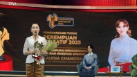 Li Claudia Chandra Raih Penghargaan Perempuan Inspiratif dan Wonder Mom Awards 2025