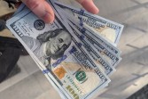 Dolar AS Terus Tekan Rupiah, Sudah Tembus Rp17.000 Per Satu Dolar