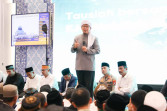 Aa Gym  Ceramah, Ribuan Jemaah Memadati Peringatan Isra Mikraj di Masjid Agung