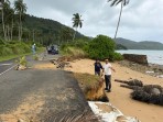Pemkab Anambas Respon Cepat Abrasi Laut, Bupati Aneng Tinjau Jalan Rusak di Pasir Panjang