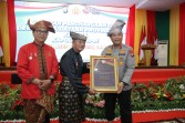 Dedikasi Lestarikan Gurindam 12, Kapolda Kepri Dianugerahi Penghargaan 