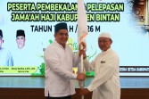 Bupati Bintan Lepas 44 Jemaah Calon Haji 2026, Pesan Khusyuk Beribadah hingga Jaga Kesehatan