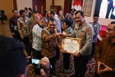 Polda Kepri Raih Predikat Informatif pada Anugerah Keterbukaan Informasi Publik 2025