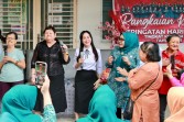 Peringati Hari Ibu ke-97, Li Claudia dan Erlita Berbagi Perhatian Untuk Para Lansia