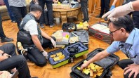 Polisi Sita Uang dan 74 Kg Emas Batangan Senilai Ratusan Miliar dari Tiga Dugaan PerkaraKorupsi