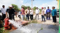 Selesaikan Persoalan Air di Teluk Mata Ikan, Muhammad Rudi Turun Jumpai Warga