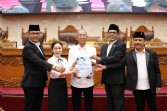 Amsakar-Li Claudia Sampaikan Ranperda Pertanggungjawaban APBD 2025